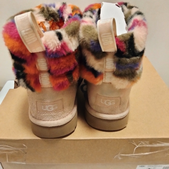 UGG Fluff Mini Quilted Motlee Boots (Size 8 Women's - Picture 8 of 11